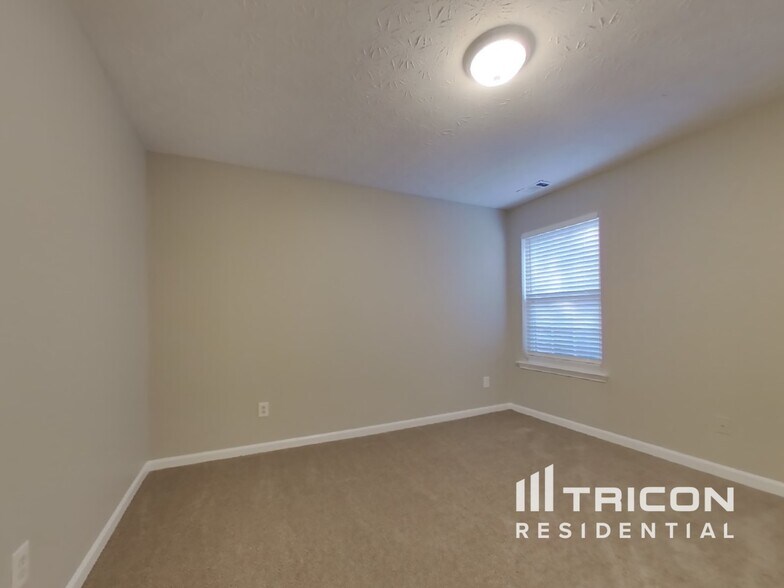 Building Photo - 225 Silver Fox Trail