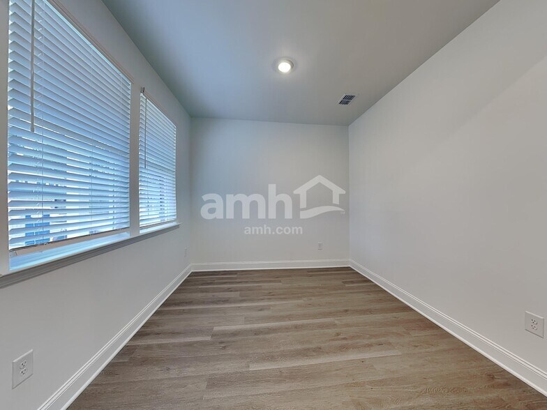 Building Photo - 1498 Aquamarine Dr