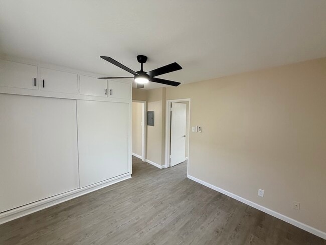 Building Photo - 414 N San Gabriel Ave