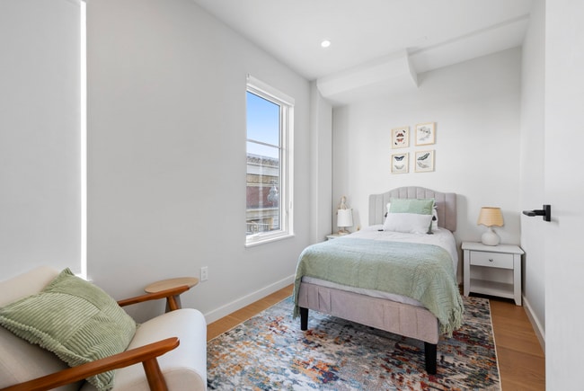 Building Photo - 693 Sutter St