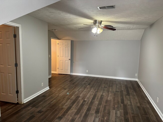 Building Photo - Cozy Townhome in Antioch