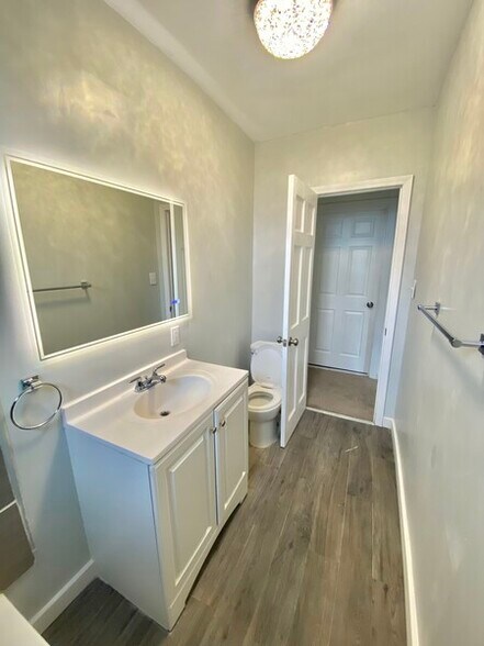 Building Photo - 817 Anaheim St