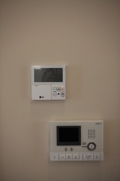 Video Intercom - 114 E University St