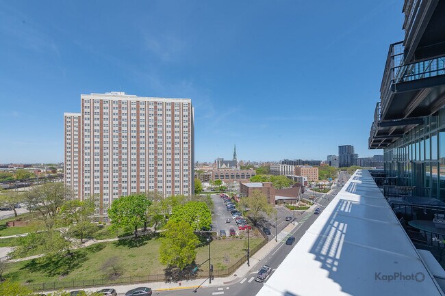Building Photo - 1645 W Ogden Ave