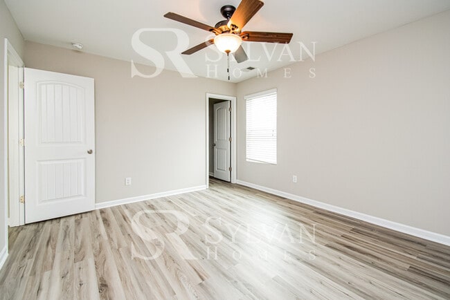 Building Photo - Feel welcome in this well-maintained 4BR 2...