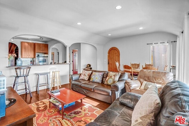 Building Photo - 212 3rd Ave