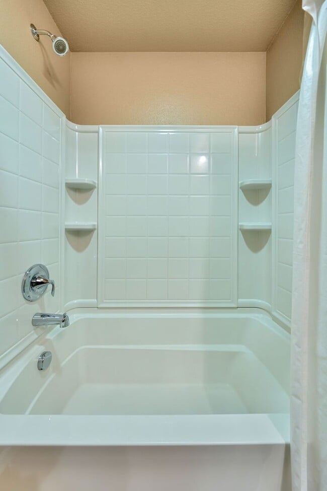 Building Photo - Exceptional 3BR Condo in Folsom! Stylish U...