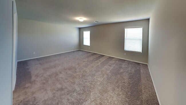 Building Photo - Very Nice 4 bedroom 2 bath home in Harrah ...