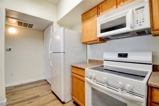 Building Photo - 7255 W Sunset Rd