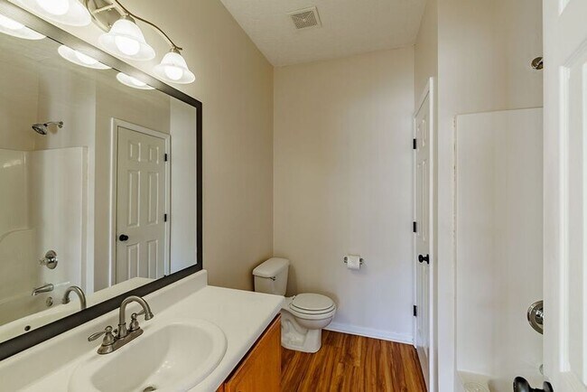 Building Photo - 507 Dove Way