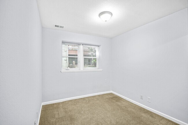 Building Photo - 5200