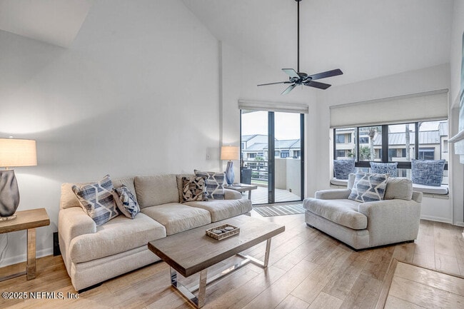 Building Photo - 810 Spinnakers Reach Dr