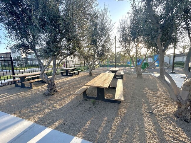 Building Photo - PADDOCK AVE CHINO 91708 (4 BED / 3 BATH)