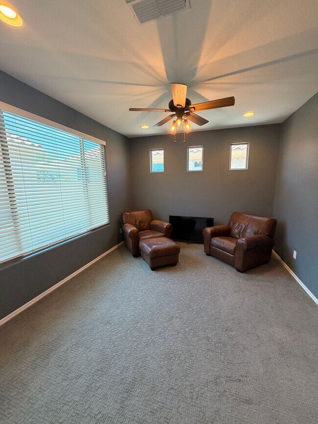 Building Photo - 2 Bed 2 Bath + Den Long-Term Rental in Anthem at Merrill Ranch!