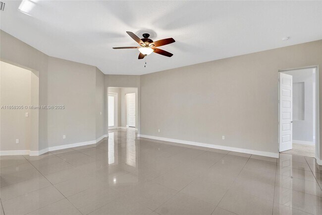 Building Photo - 10590 Mira Vista Dr