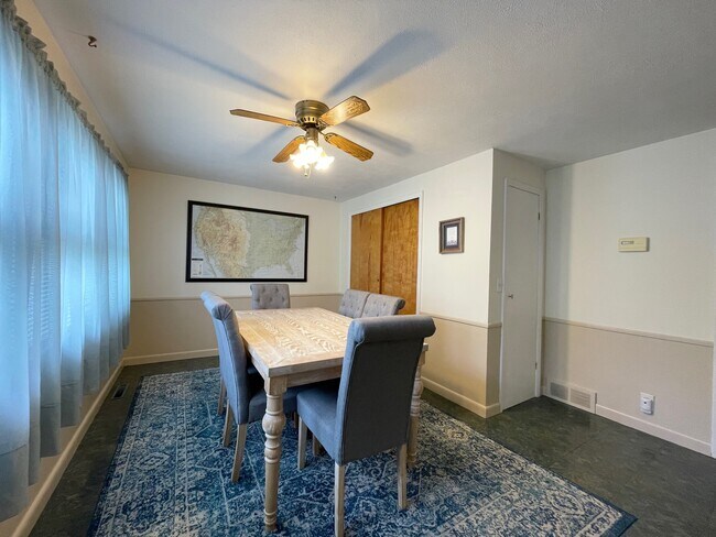 Dining Room - 3392 Howlett Hill Rd