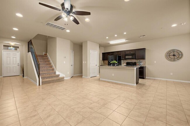 Building Photo - 2880 Donnell Dr