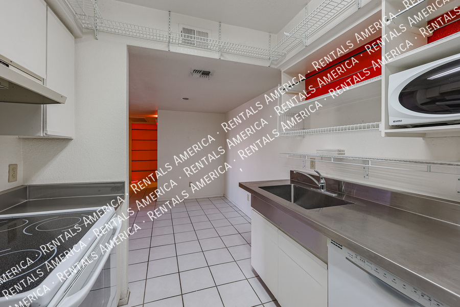 Building Photo - 5035 N 17th Ave