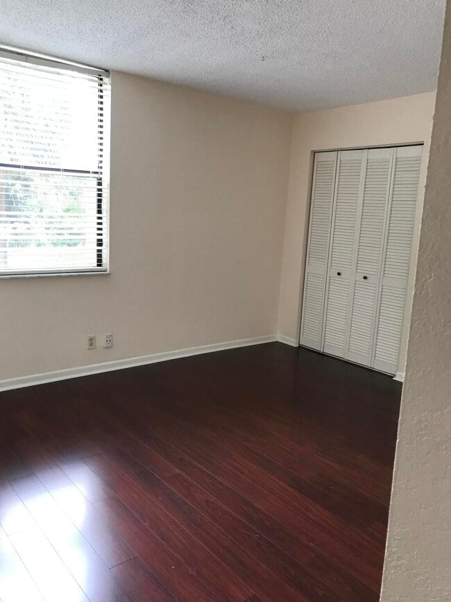 Building Photo - 500 Egret Cir
