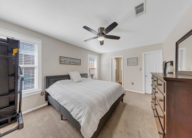 Building Photo - 4501 Parkwood Square