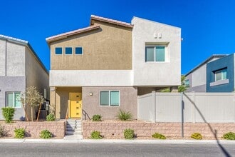 Building Photo - GORGEOUS TOWNHOME BUILT IN 2020 LOCATED IN A GATED COMMUNITY!