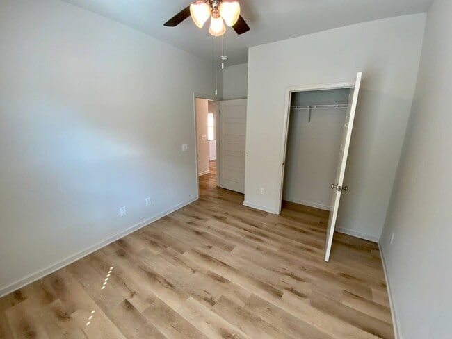 Building Photo - 611 Stillwater Cv