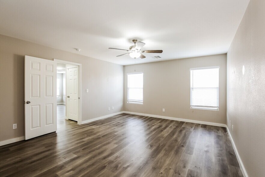 Building Photo - 5048 Charlo Dr