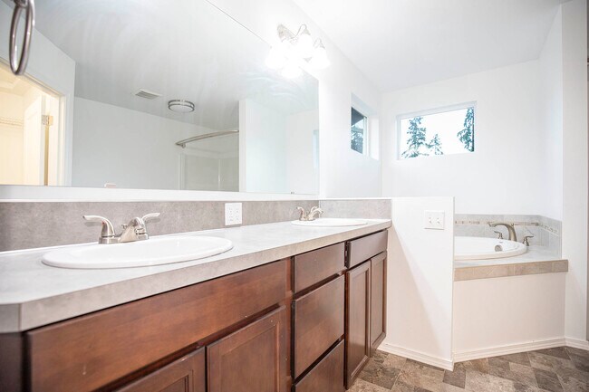 Building Photo - 111 Carver Walk SE