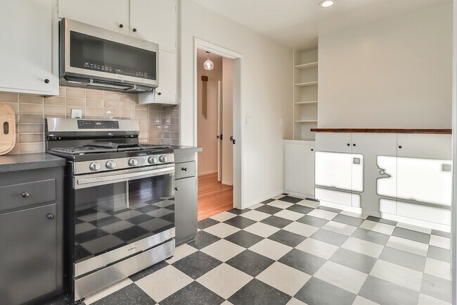 Building Photo - 19616 Victory Blvd