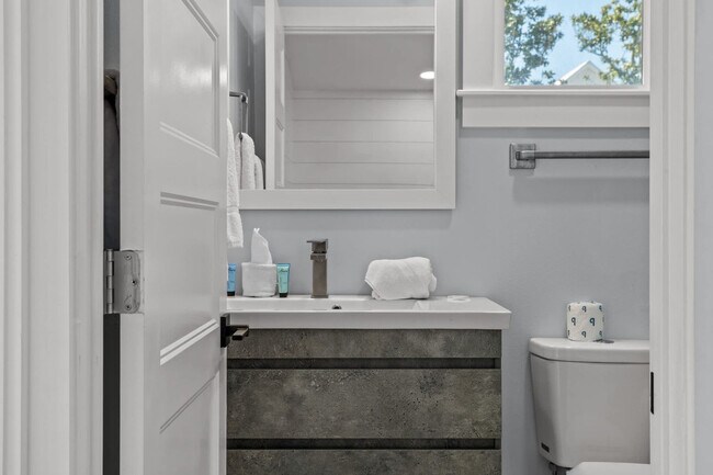 Building Photo - 95 Cobia St