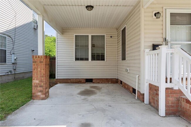 Building Photo - 896 A Ave