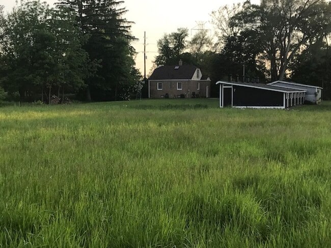Building Photo - Lenox Township home on 5 acres