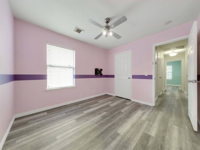 Building Photo - 4927 Deep Glen Ln