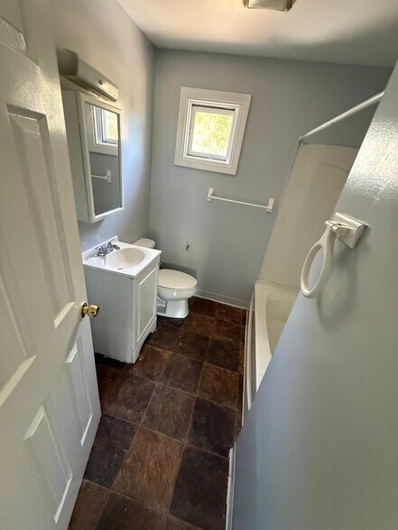 Building Photo - 161 Martin St