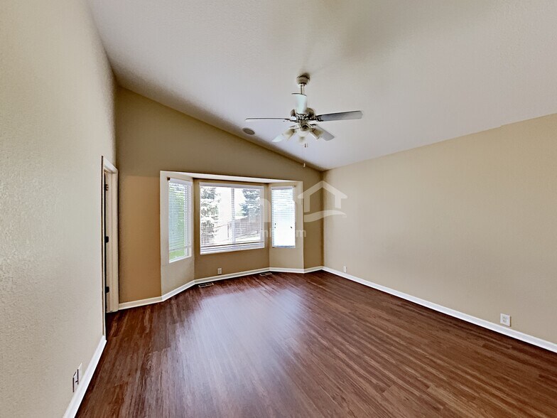 Building Photo - 394 Tumbleweed Dr