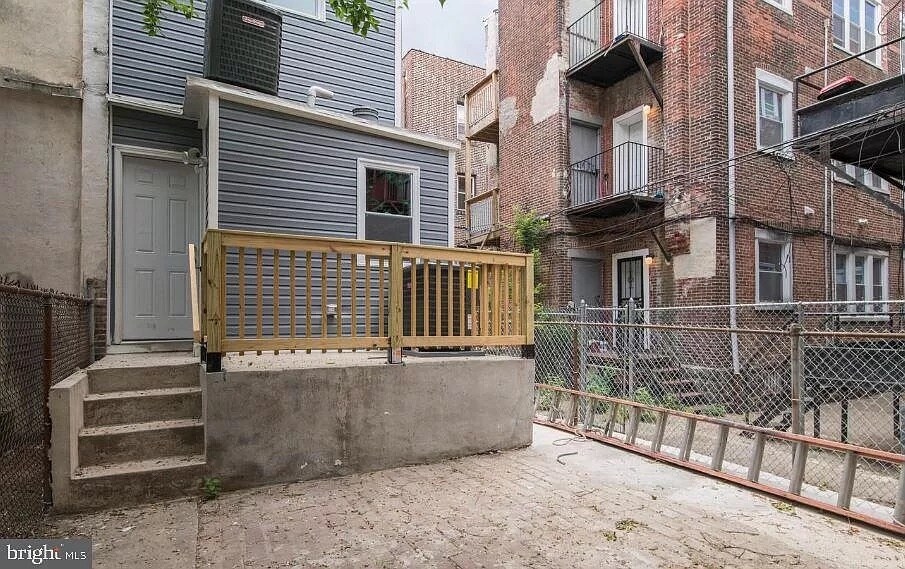 Building Photo - 207 S 49th St