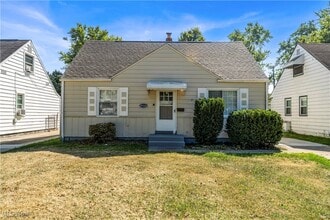 Building Photo - 25520 Briardale Ave