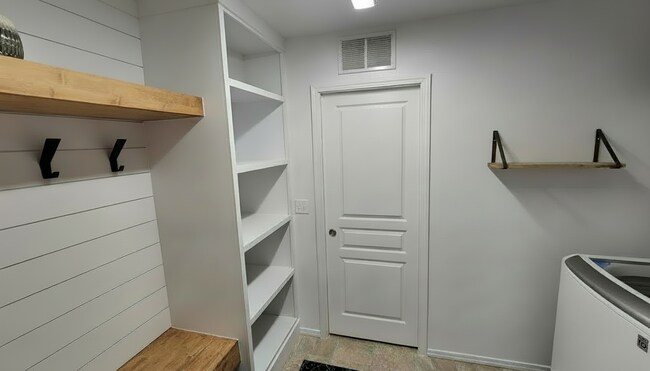 Building Photo - 25 S Shumway Ave