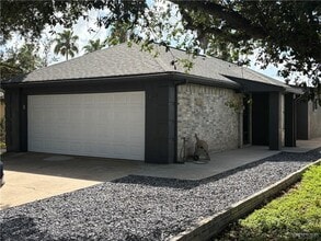 Building Photo - 14 Ashley Dr