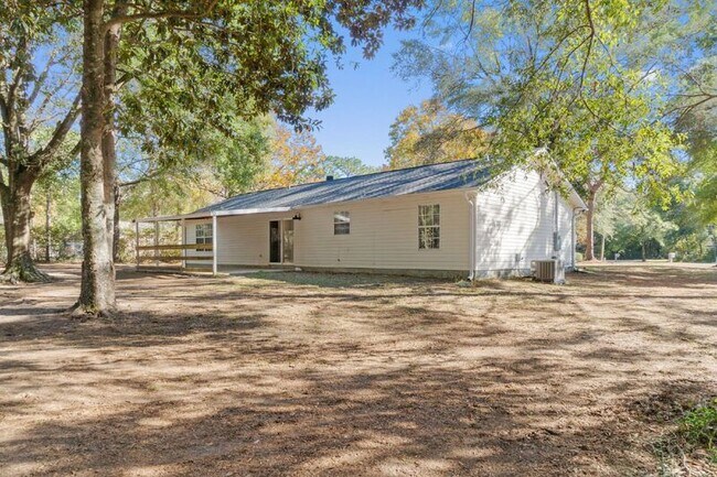 Building Photo - 4744 Young Rd