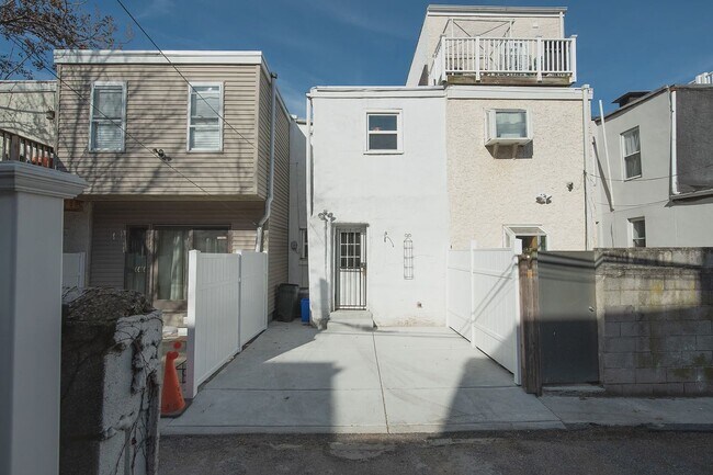 Building Photo - 2214 Pemberton St
