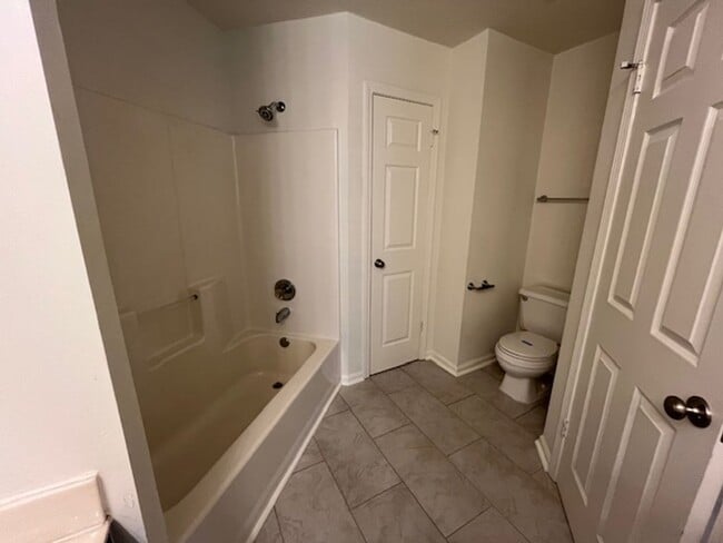 Building Photo - Renovated 2 Bedroom 2 Bath Home for Rent!