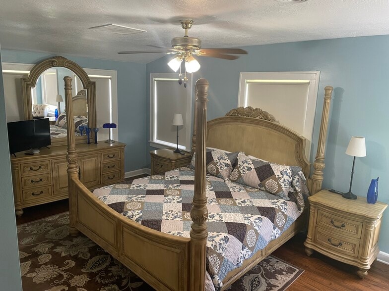 Building Photo - 107 E Melbourne Ave