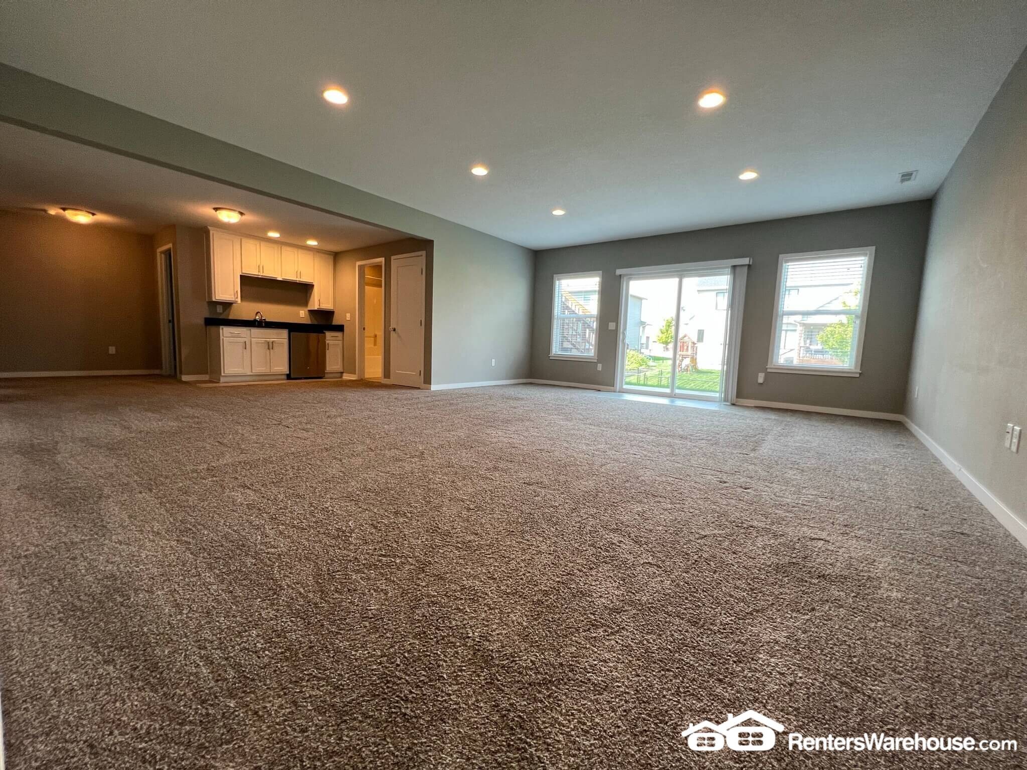 Building Photo - 305 NE Prairie Wolf Dr