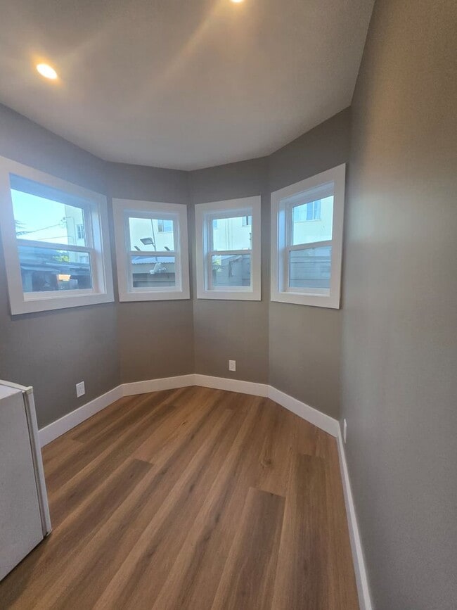 Building Photo - Beautifully Renovated Home in Oakland!