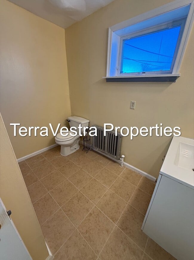 Building Photo - 101 N High St