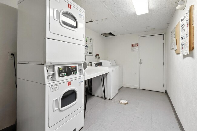 Building Photo - 18 Kenmar Dr