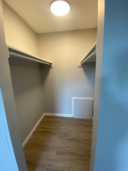 Building Photo - 103 lasalle st