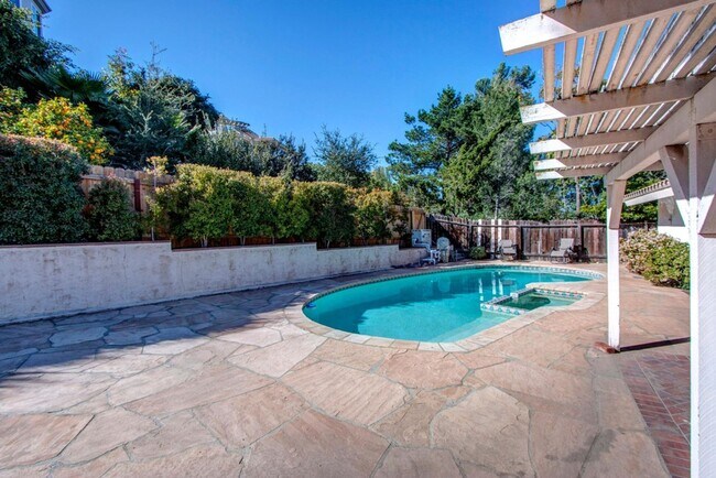 Building Photo - Beautiful 4B/2BA Home in Rancho Bernardo for Lease!