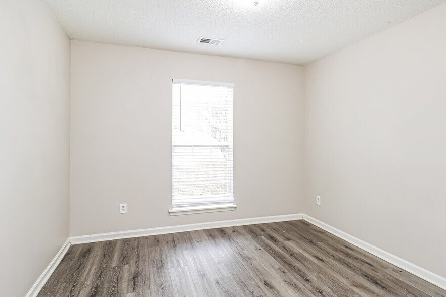 Building Photo - 11518 Larix Dr